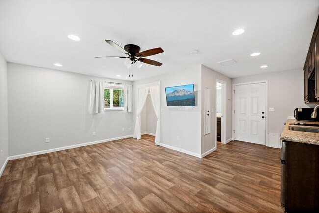 Building Photo - Beautiful Steilacoom Home with Private ADU, Covered Patio, Bonus Gym & A/C!