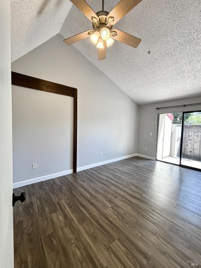 Building Photo - 49 Redwood Ct