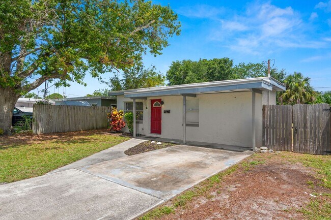 Building Photo - Modern 2BR/1BA Home with Spacious Fenced Yard