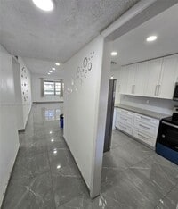 Building Photo - 5130 SW 40th Ave