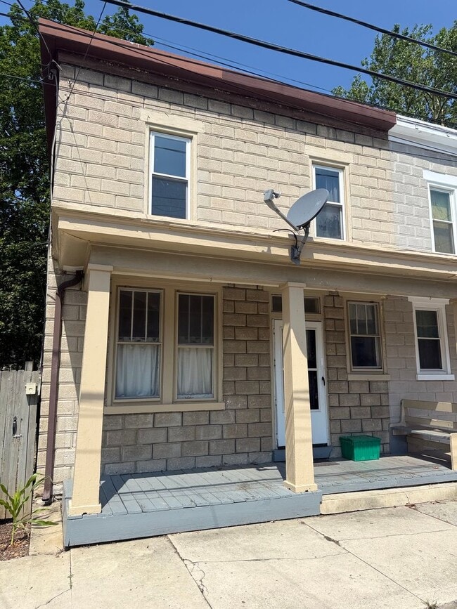 Building Photo - 3 Bedroom 1 Bath in Carlisle, PA!