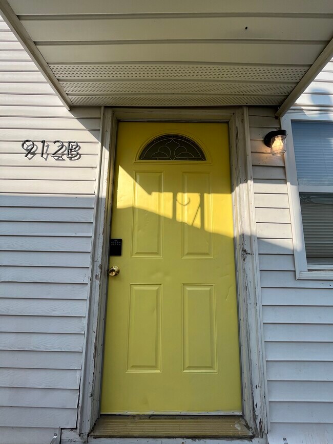 Primary Photo - 912 Cameron St