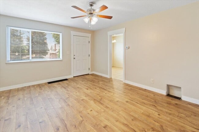 Building Photo - 1263 E Emerson Ave