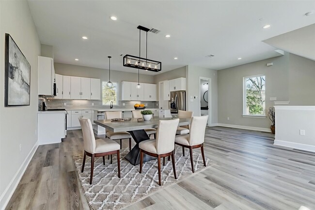 Building Photo - 2202 Melody Ln