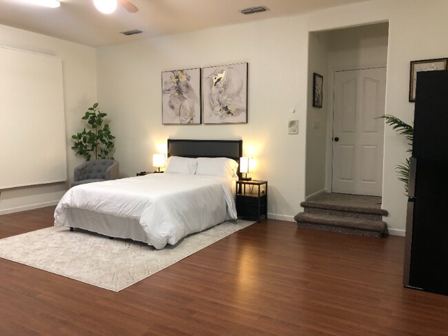 Building Photo - 8408 Arrowroot Cir