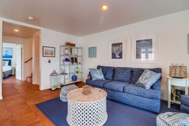 Building Photo - Private Rooftop Deck South Mission Beach