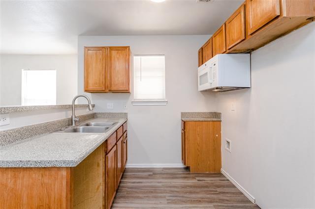 Building Photo - 1217 Village Garden Dr