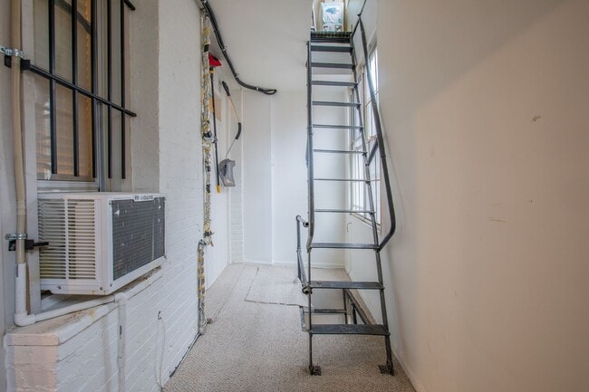 Building Photo - Stunning 2 BR/2 BA Condo in Dupont Circle!