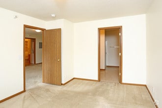 Building Photo - Deerfield Apartments Council Bluffs