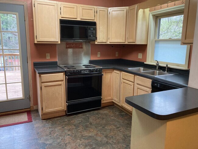 Kitchen - 60 Barnard Avenue