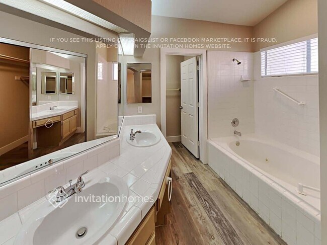 Building Photo - 4536 Mancilla St