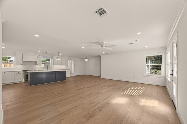 Building Photo - 9242 Autauga St