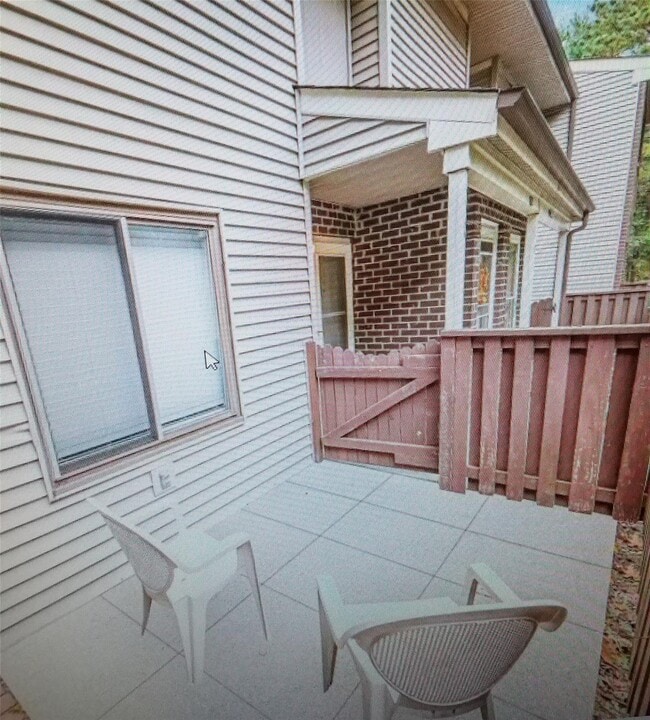 Building Photo - 850 Skyline Dr