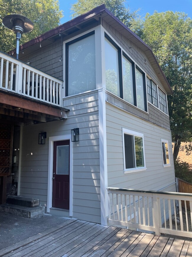 Building Photo - 252 Scenic Ave