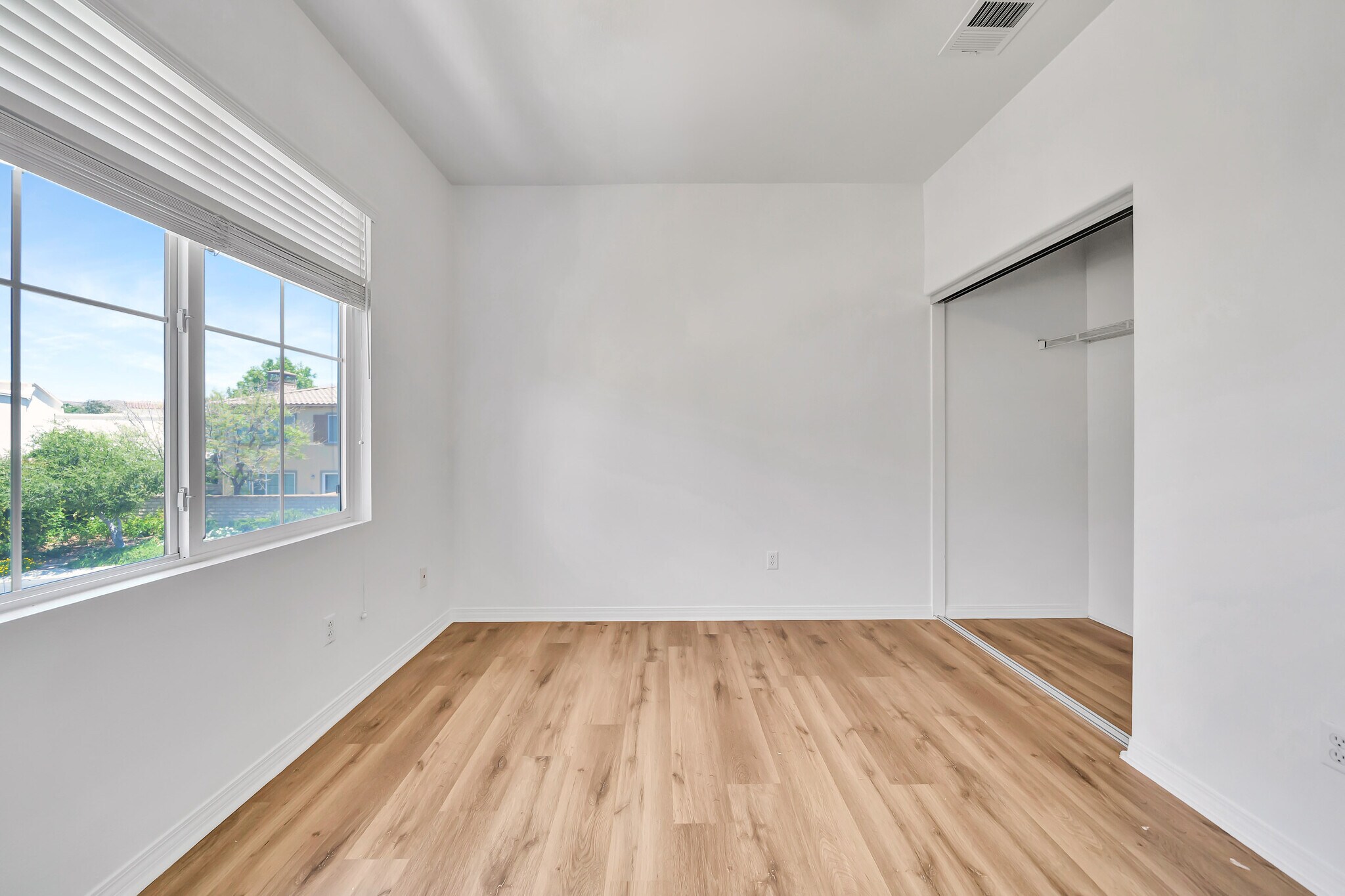 Building Photo - 23904 Calle del Sol Dr
