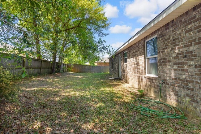 Building Photo - 515 Grand Ridge Dr
