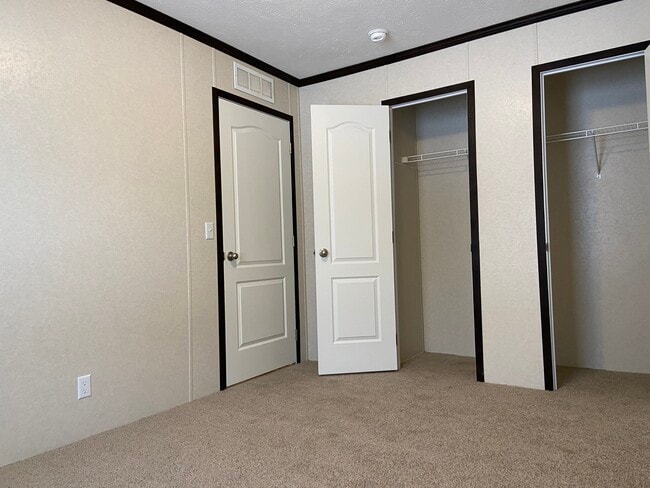 Building Photo - 195 Birch