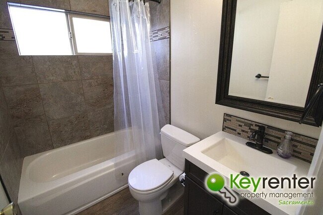 Building Photo - 2308 Rogue River Dr