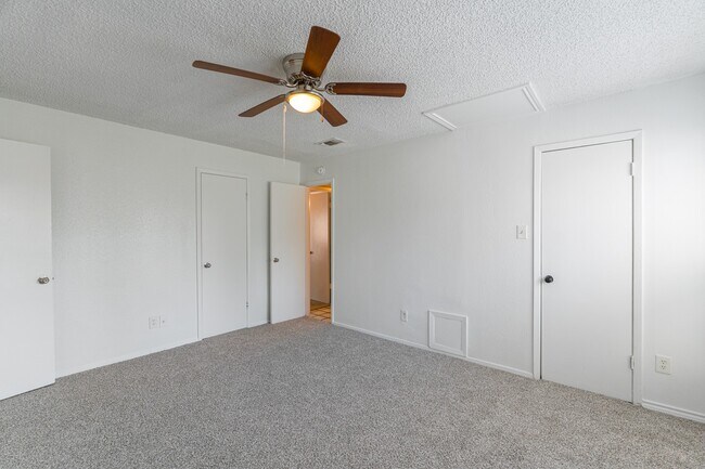 Building Photo - 5731 Easthampton Dr