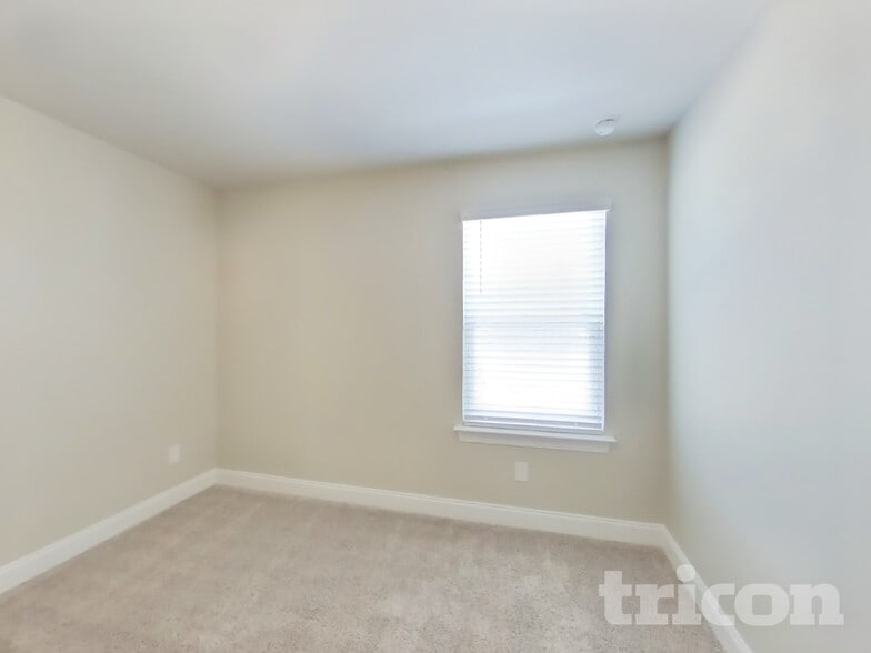 Building Photo - 1331 Carriage Park Dr