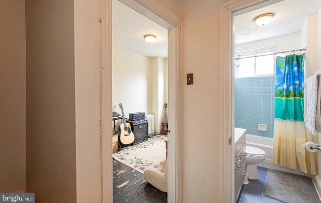 Building Photo - Spacious 4BR Home Steps from Frankford Ave | Private Patio + Tons of Natural Light