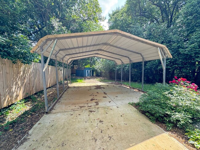 Building Photo - Beautifully Remodeled 4-Bedroom Home with ...