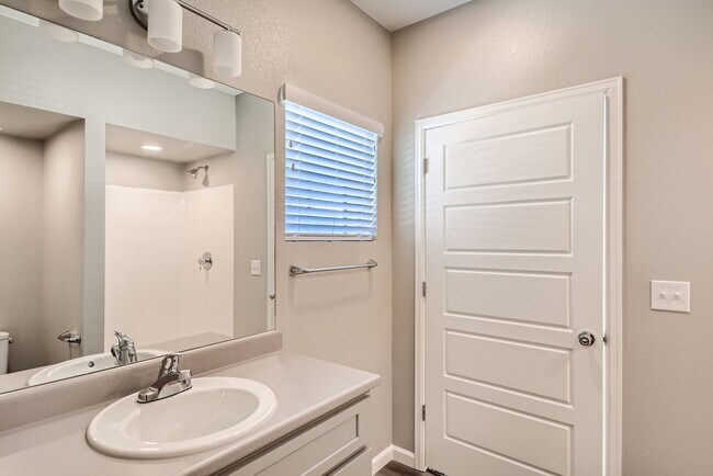 Building Photo - 1 Bedroom Beautiful Apartment for Lease