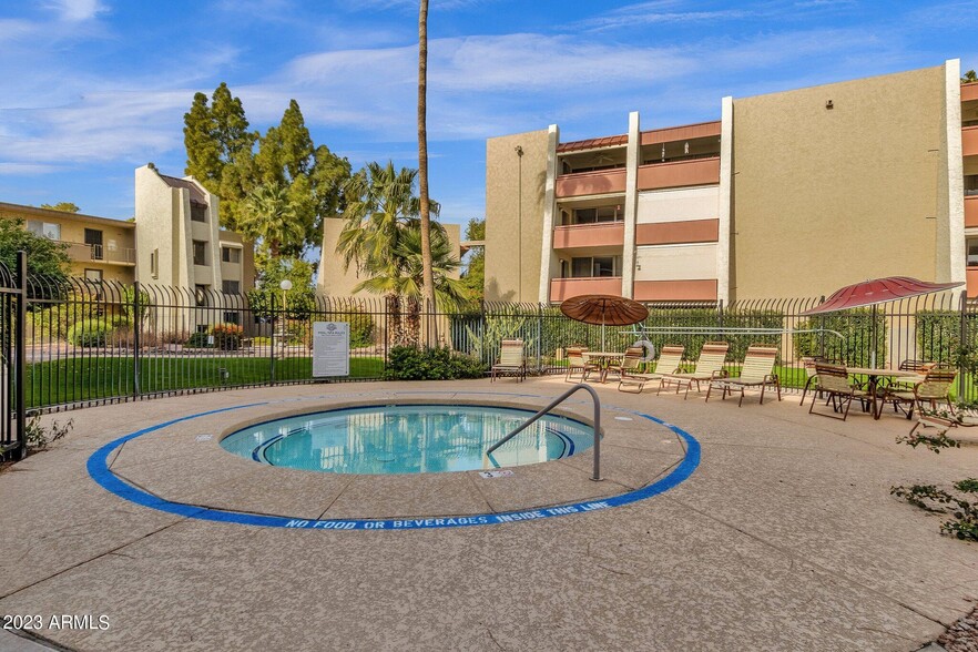 Building Photo - 7625 E Camelback Rd