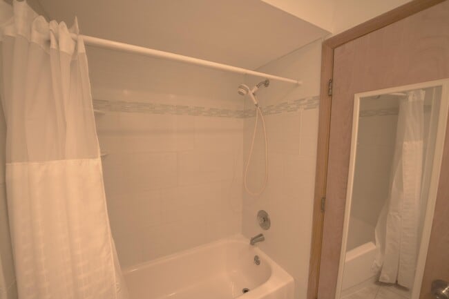 Building Photo - 100 Waterway Dr S