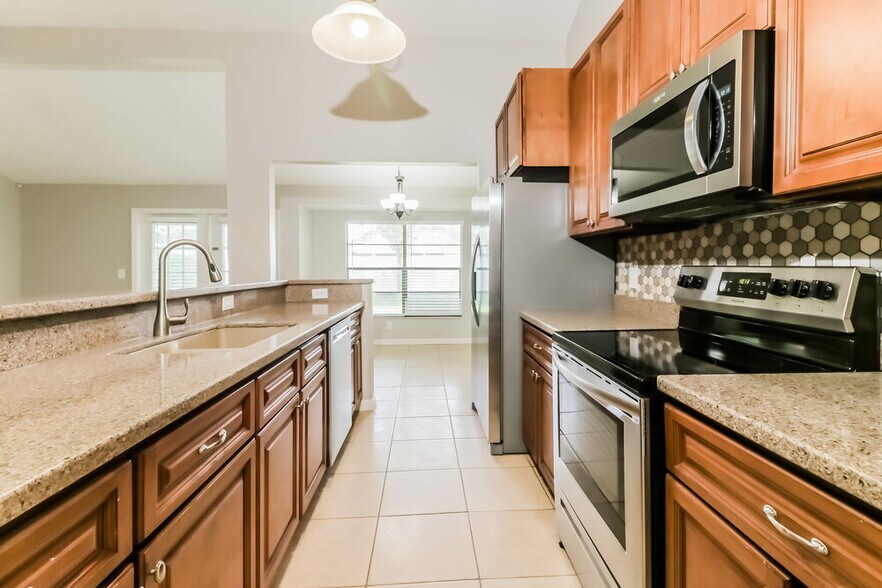 Building Photo - 18314 Swan Lake Dr