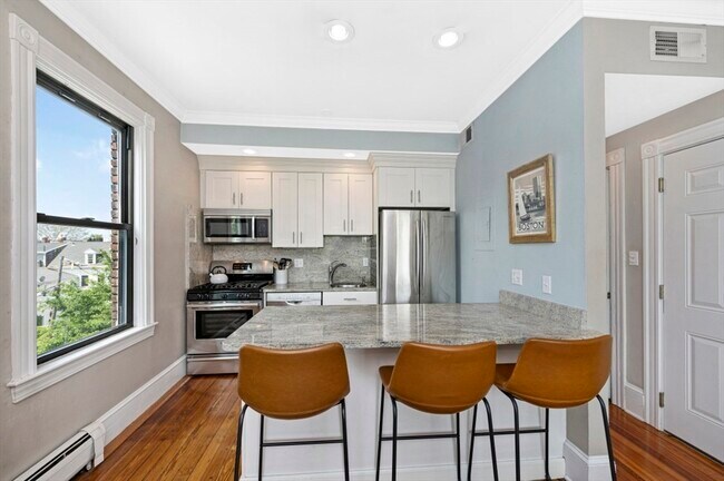 Building Photo - 58 Winthrop St