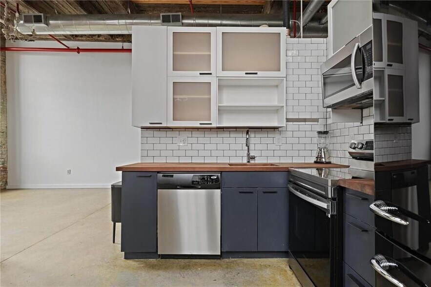 Building Photo - 170 Boulevard NE