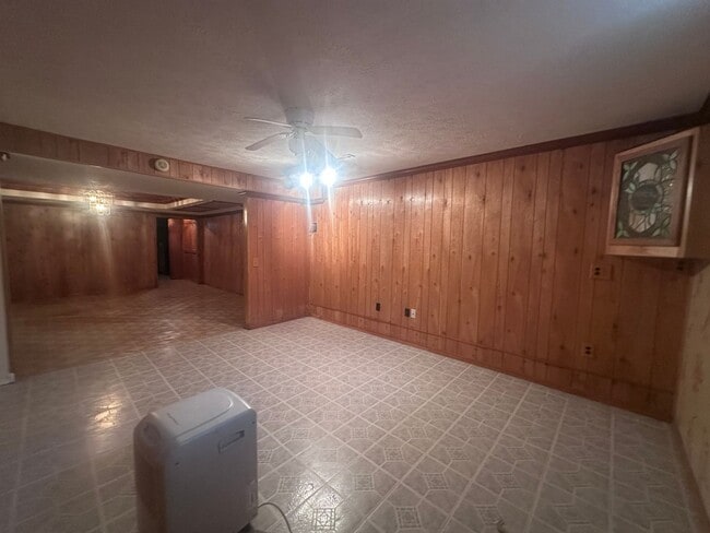 Building Photo - 1002 Juniper Springs Dr
