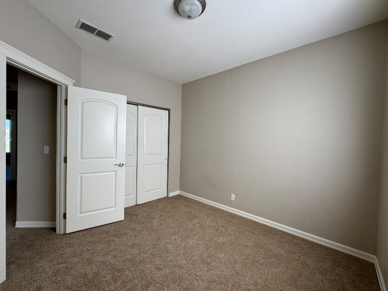 Building Photo - 7808 S Parway Ln