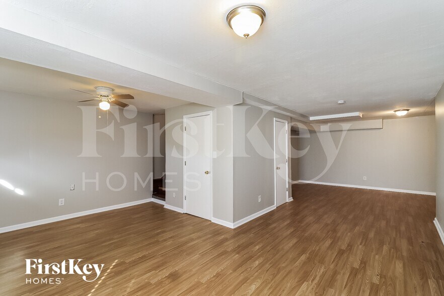 Building Photo - 3583 Saddlebrook Dr