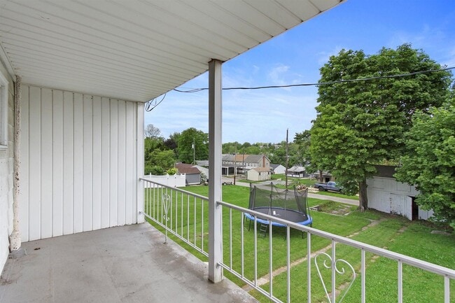 Building Photo - Coming Soon! Bright 3 Bedroom, 1.5 Bath Ho...