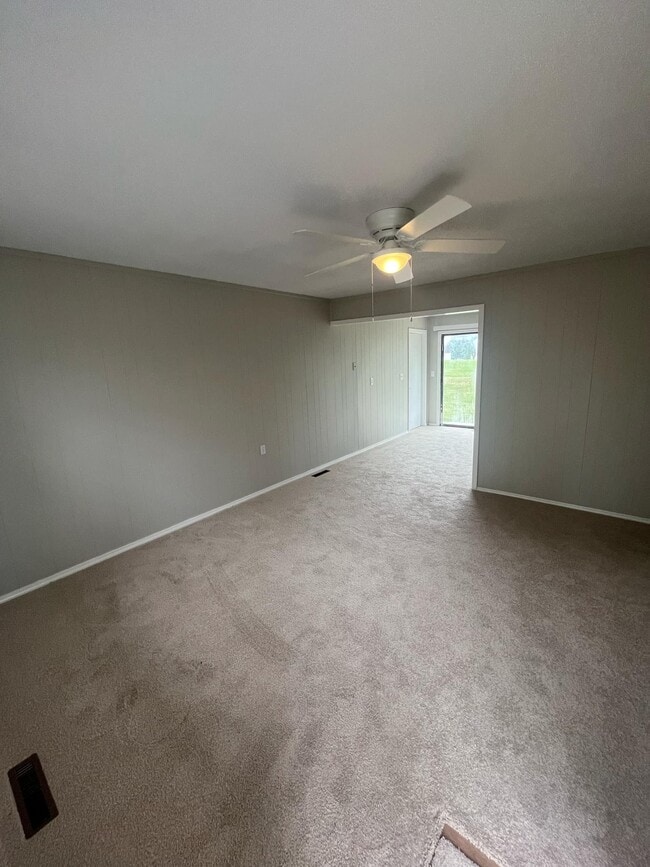 Building Photo - 230 NE 85th Rd