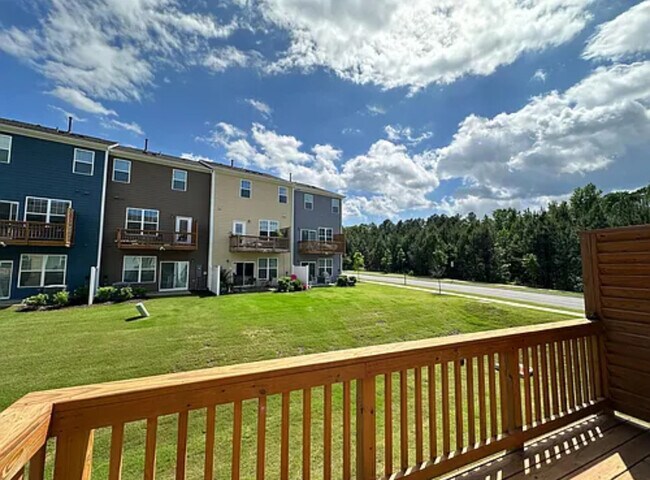 Building Photo - 1002 Manorhaven Dr