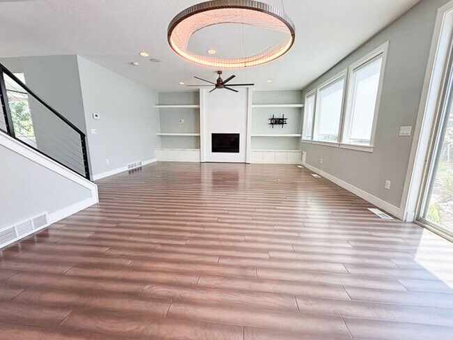 Building Photo - Luxury 5-Bedroom Rental with Pool, Finishe...