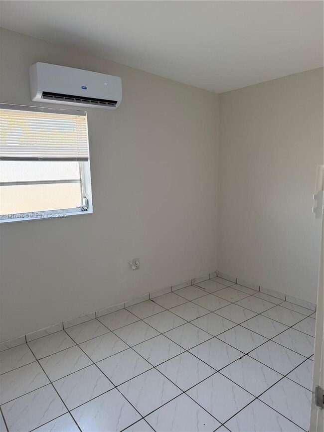 Building Photo - 9970 SW 40th Terrace