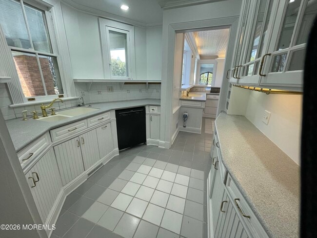 Building Photo - 211 Cedar Ave