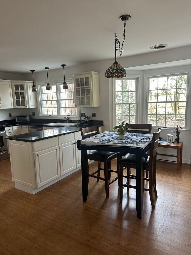 Building Photo - Beautiful Annapolis Home