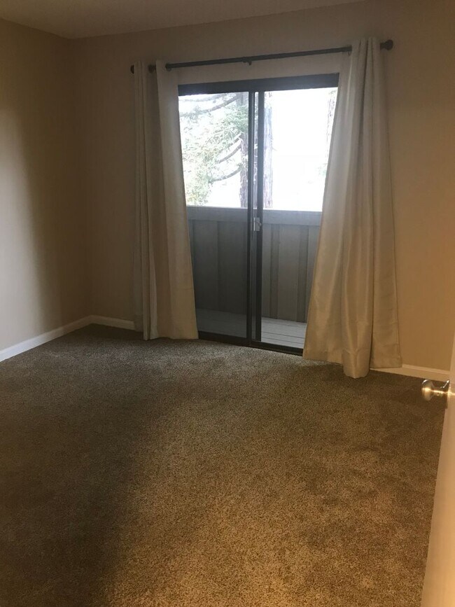 Building Photo - Available NOW! 2 Bedroom Condominium with ...