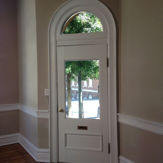 Building Photo - 1025 Church St