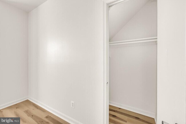 Building Photo - 1102 K St SE