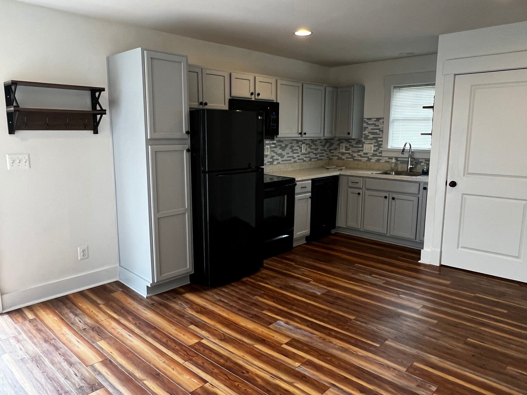 Building Photo - 116 Daisy Ln