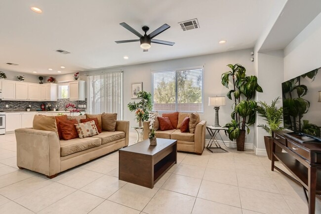 Building Photo - Southwest Home for Rent