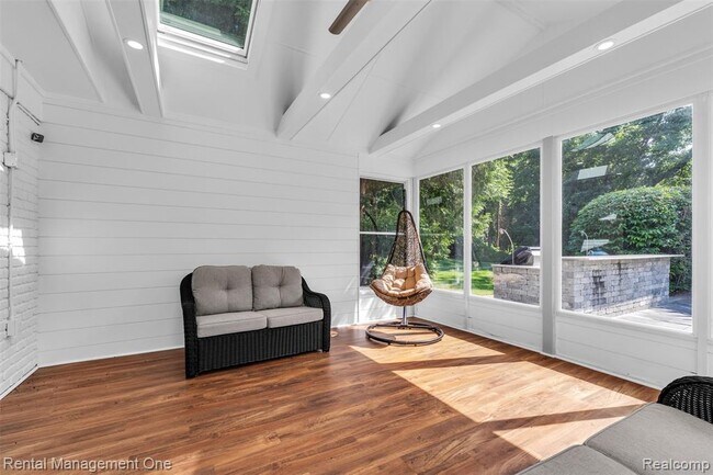 Building Photo - 3015 High Pointe Ct