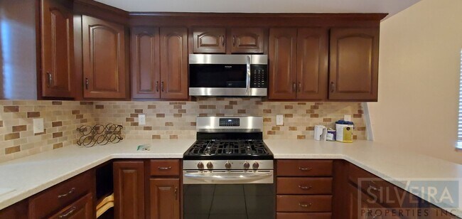 Building Photo - Lovely 3 Bedrooms 2 bath Home For Rent