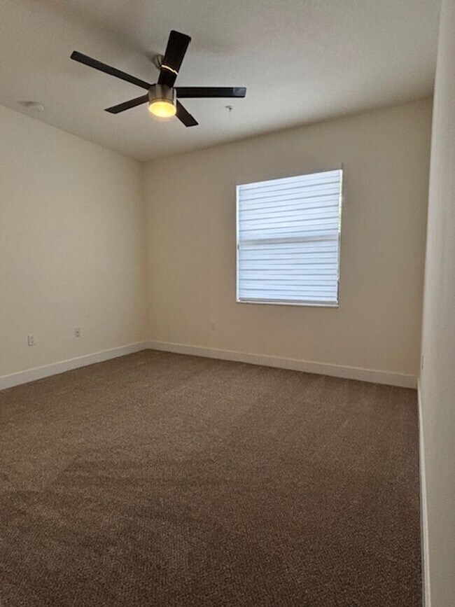 Building Photo - Great Condo unit in Doral